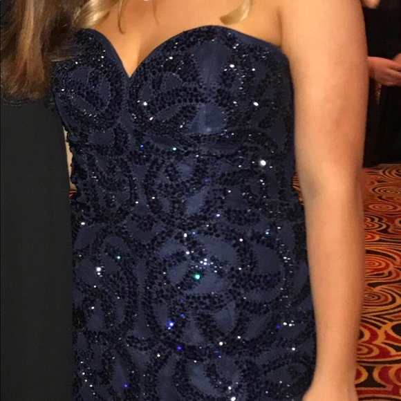 Formal gown - Picture 3 of 4